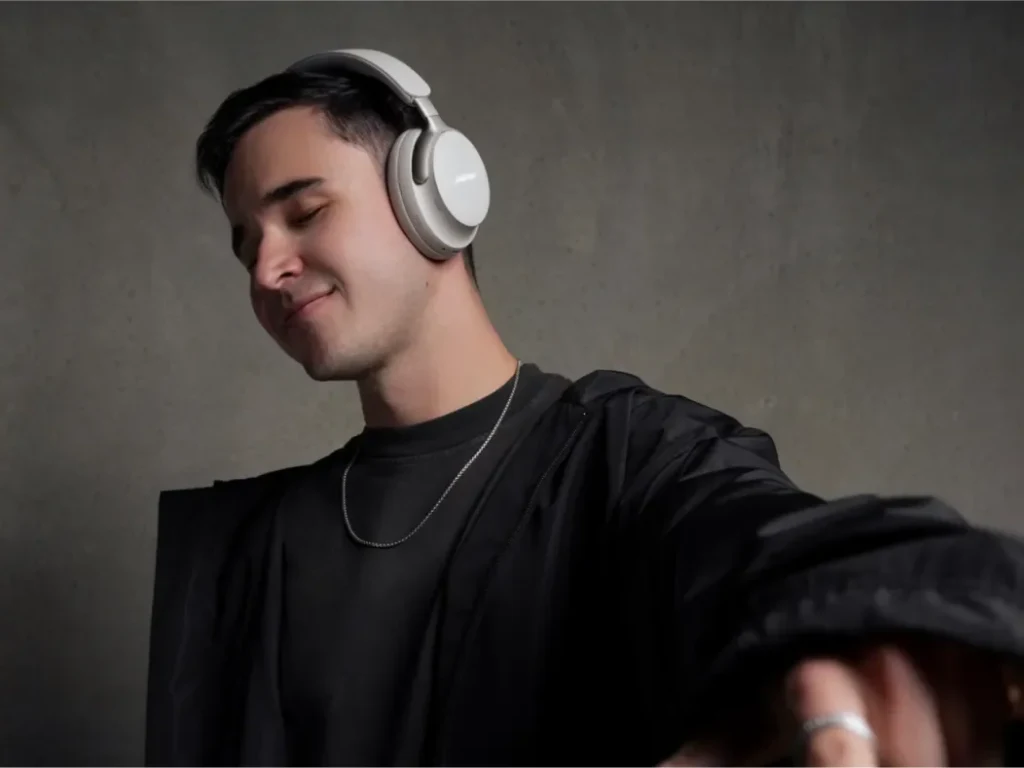Bose New QuietComfort Ultra Wireless Headphones noise cancelling img