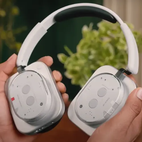 Nothing_headphone_1_white_color
